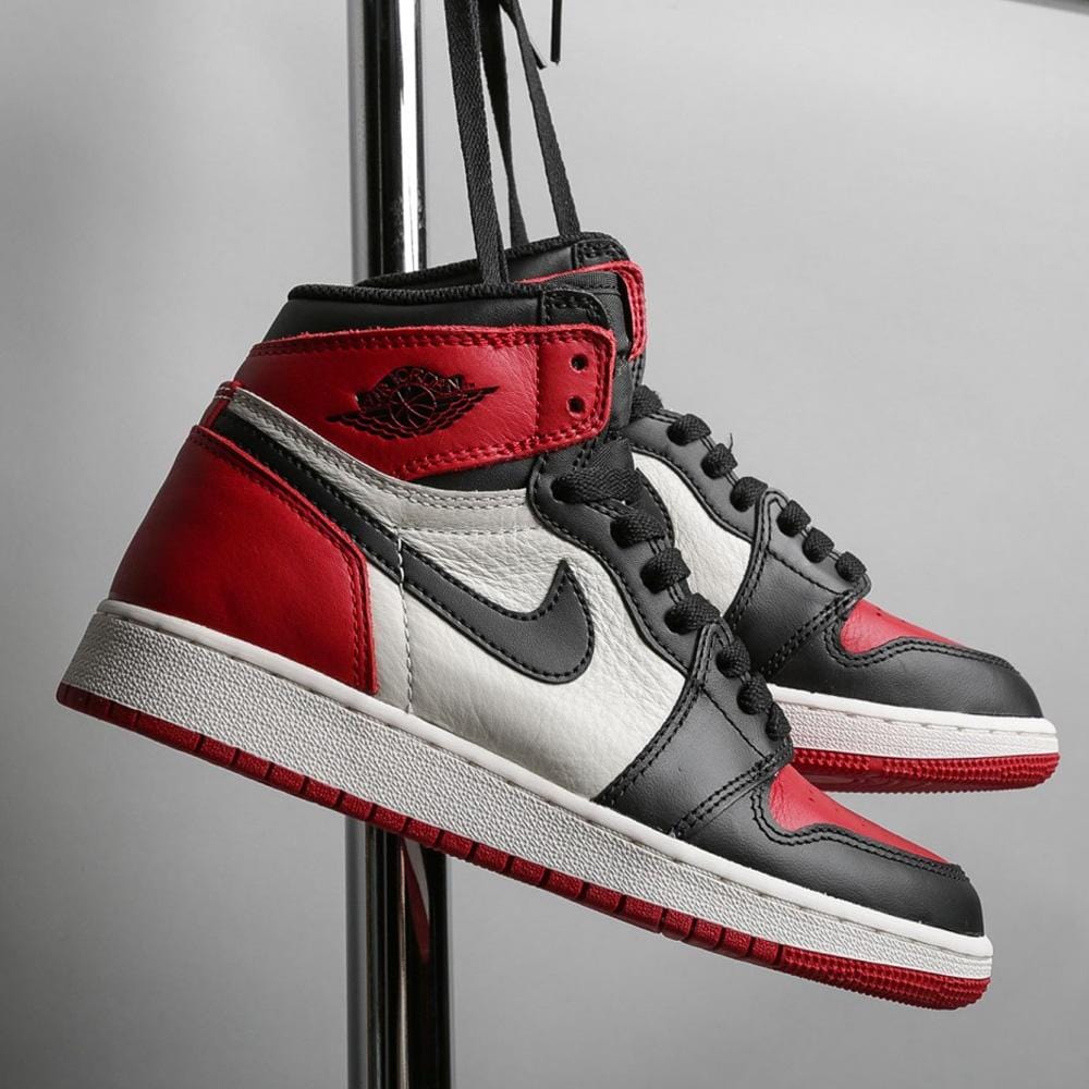 Exclusive Air Jordan 1 Retro High OG GS "Bred Toe" — UK 13.5 | EU 32 | US 1Y — Side View