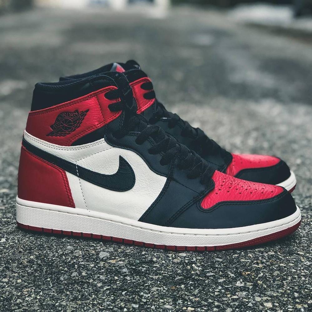 Exclusive Air Jordan 1 Retro High OG GS "Bred Toe" — UK 13.5 | EU 32 | US 1Y — Back View