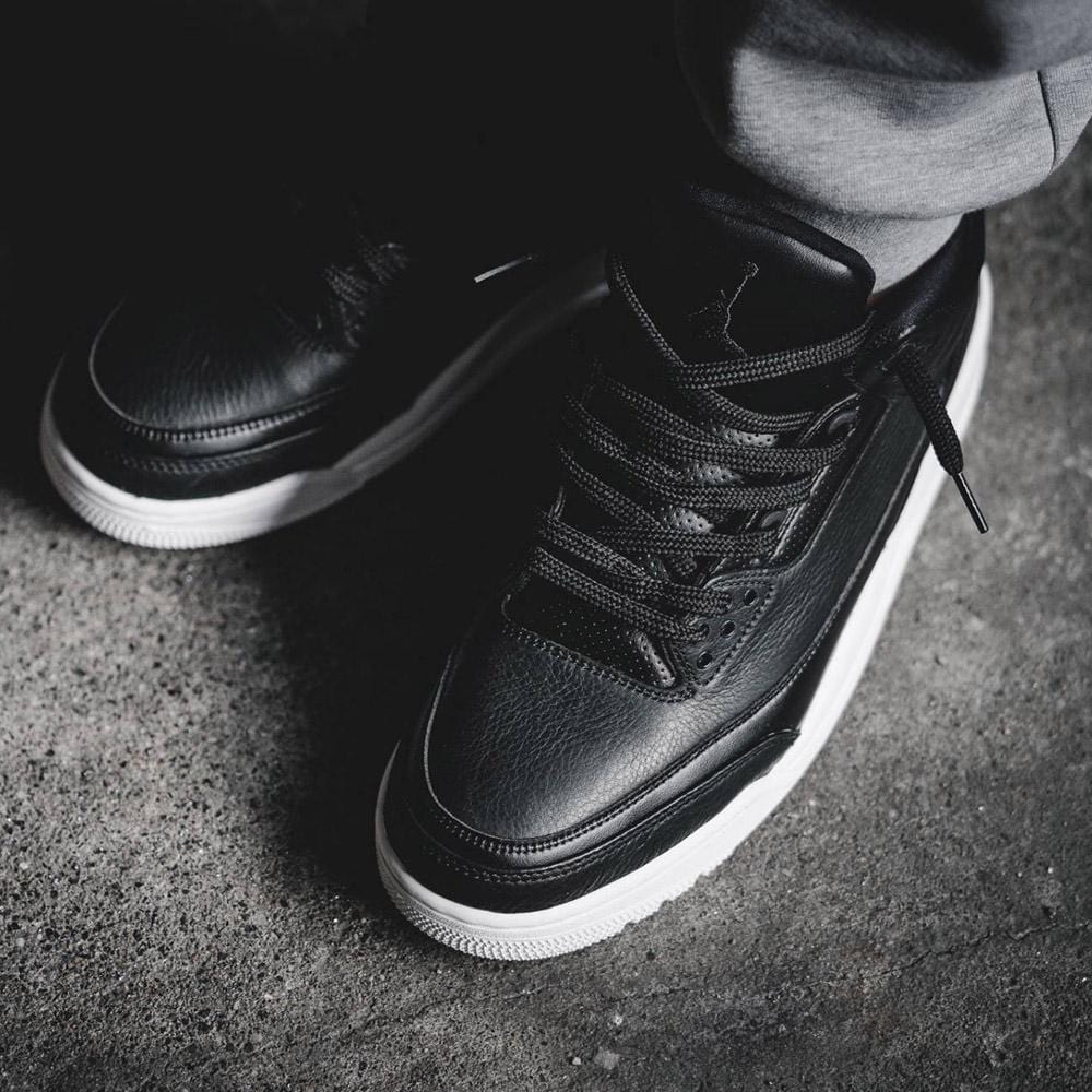 Exclusive Air Jordan 3 Retro Cyber Monday — UK 3 | EU 35.5 | US 3.5 — Side View